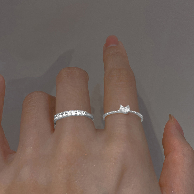 Creativo nuevo estilo ins transfronterizo moda Moonstone con incrustaciones anillo de lujo ligero nicho frío estilo femenino anillo abierto