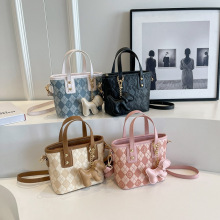 丹尼熊今年流行小包包女士新款百搭斜挎包高级质感小众手提水桶包