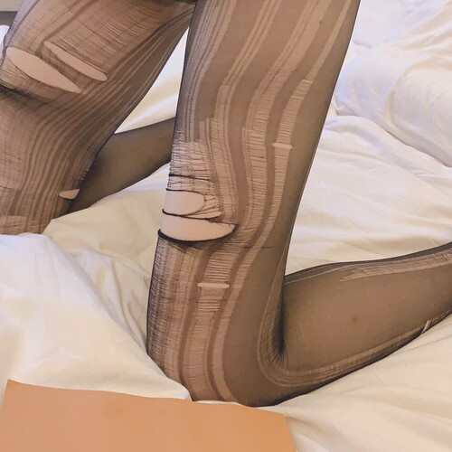 Randomly tear off sexy underwear, sexy and fun pantyhose, tempting black stockings, sexy disposable hand-torn stockings, black stockings