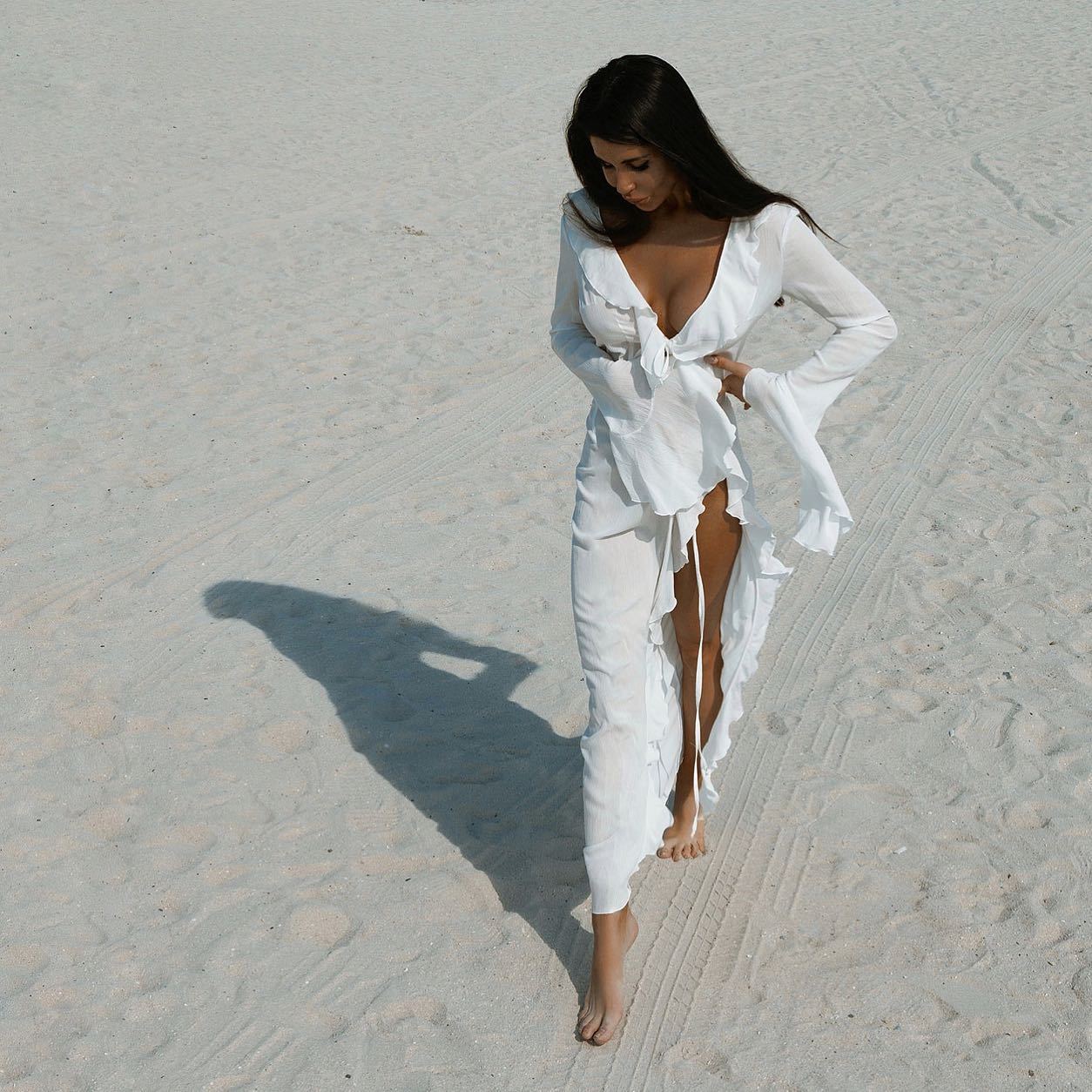 Europa y los Estados Unidos de comercio exterior venta caliente ropa de mujer de manga larga encaje cardigan lazos sexy chica de playa vestido de vacaciones al por mayor