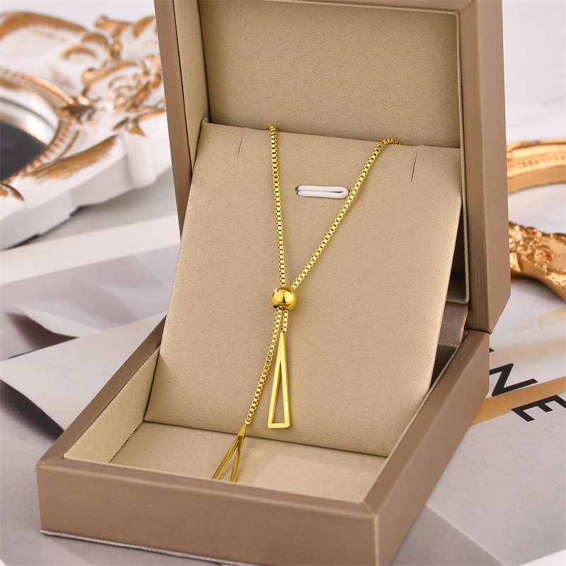 Collar de acero de titanio para mujeres simple y versátil estilo ligero de lujo nicho diseño de alta calidad no decoloración joyería de cadena de clavícula al por mayor