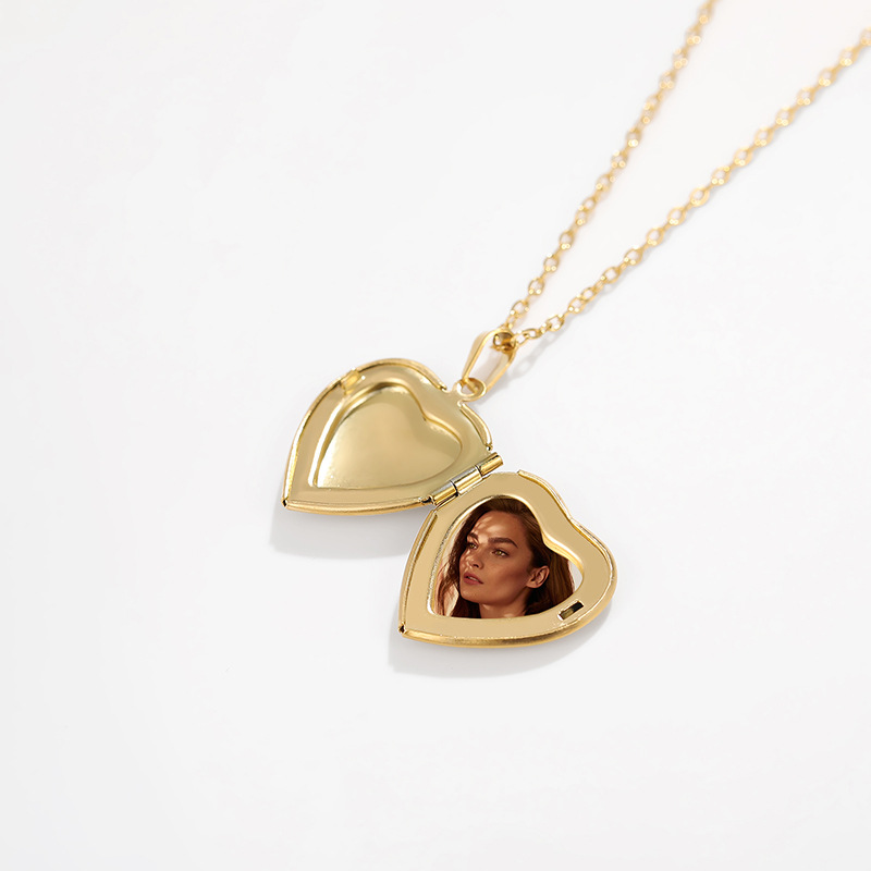 Titanium Steel Chain Material Wholesale Jewelry Sweet Heart Shape Titanium Steel Rhinestones 18K Gold Plated Inlay Locket Necklace