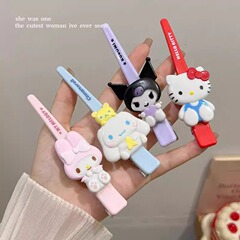 2025新型のかわいいアニメのケイティ猫のカチカチの口の飾りの側の前髪の砕いたヘアピンの甘い髪飾りの女性