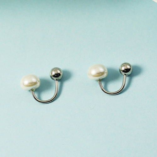 Pearl screw earrings for women  new trendy retro French light luxury high-end niche design versatile ear hooks