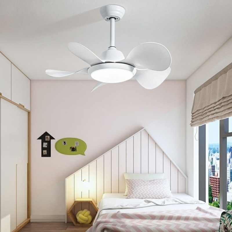Lámpara de ventilador de techo nuevo balcón lámpara de ventilador de techo dormitorio comedor casa piso bajo ventilador eléctrico lámpara Nordic exportación