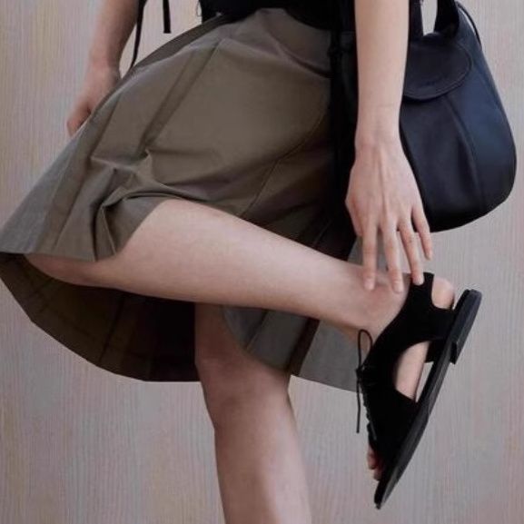 Fashionable universal retro sandals with shoelaces