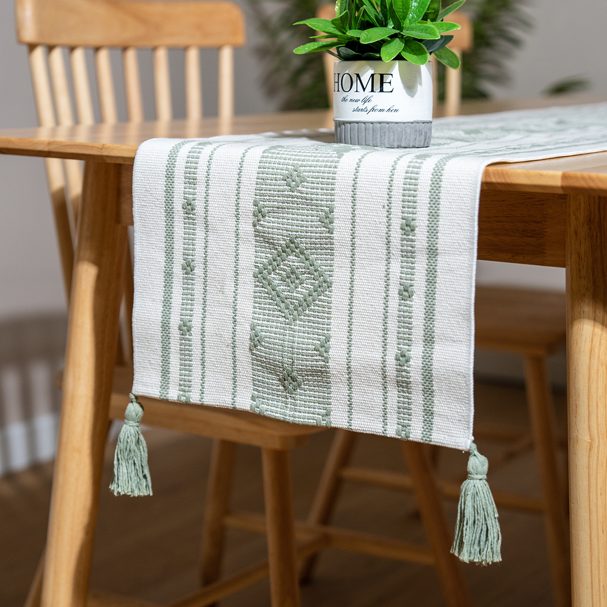 싱글 다이아몬드 펜던트 테이블 러너 - 라이트 아쿠아