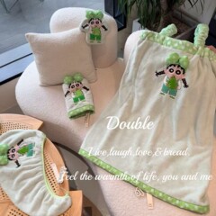 新商品のクレヨンしんちゃんシリーズのドライヘアキャップを厚くして、吸水速乾の毛が抜けないようにします。