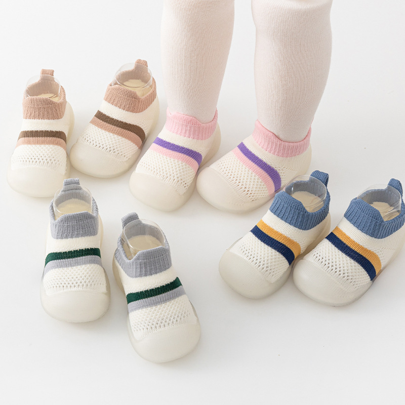 2025 zapatos de bebé primavera y otoño zapatos de bebés calcetines para niños pequeños de interior antideslizantes con suela suave transpirable de verano