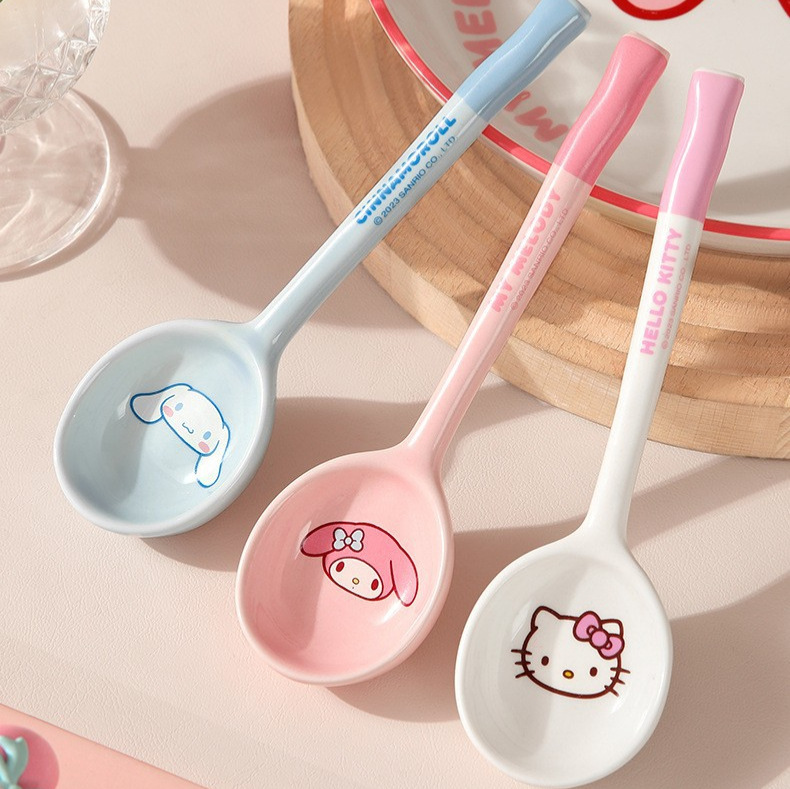 Cuchara de cerámica estilo japonés Sanrio para sopa y comida, linda y estéticamente agradable, especialmente diseñada para niños, hermosa cuchara pequeña, producto original M.