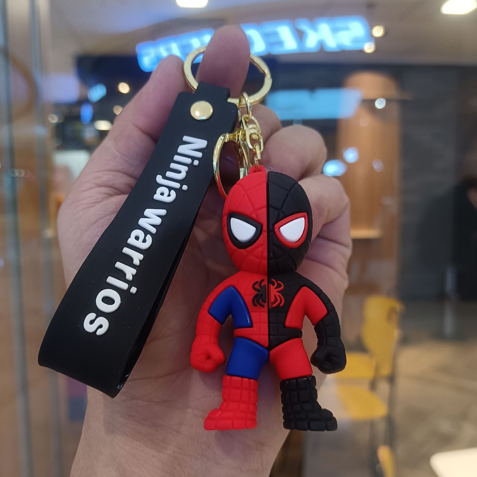 Llavero de Spider-Man del Multiverso, muñeco 3D de dibujos animados, llavero para pareja, colgante para mochila, pequeño regalo al por mayor