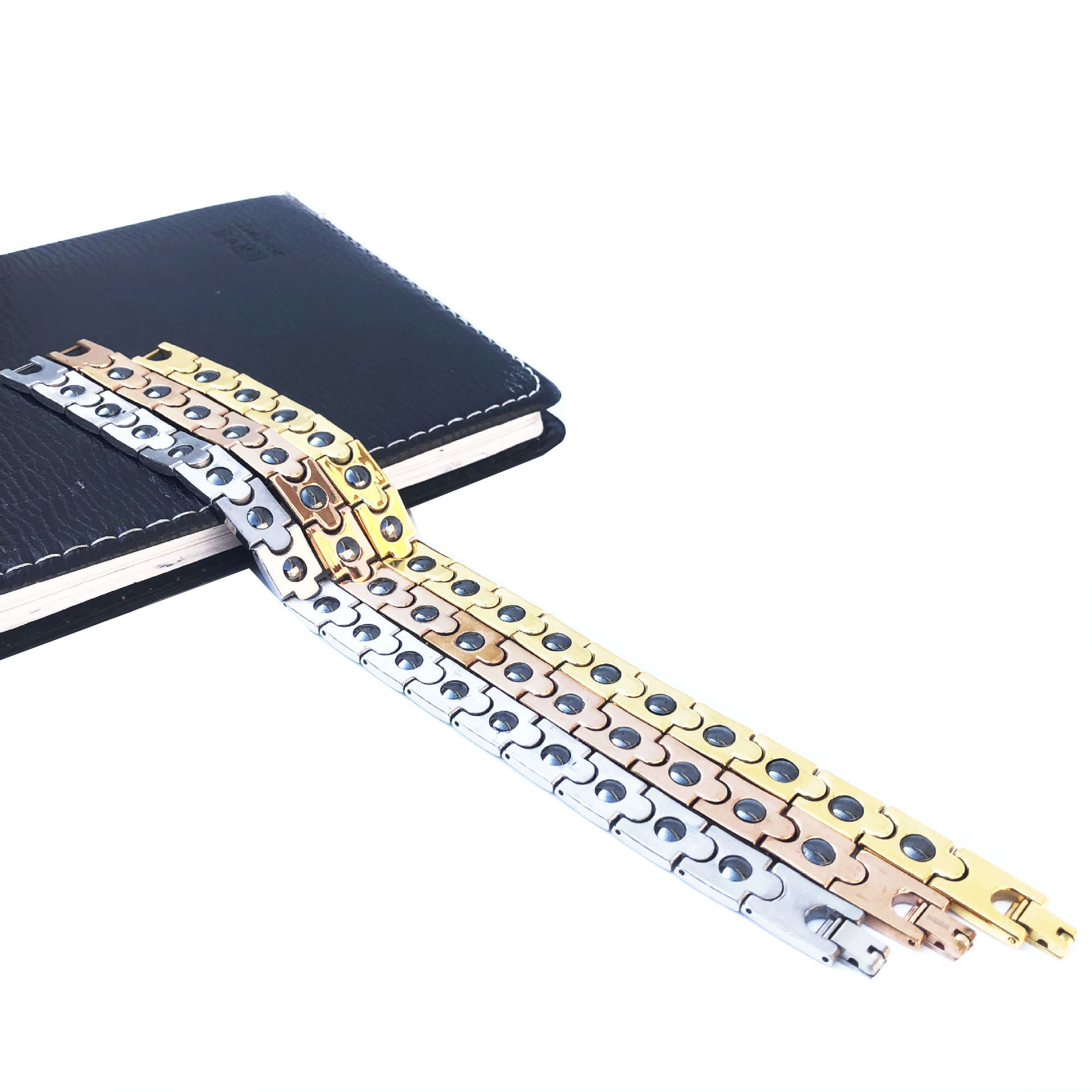 Pulsera japonesa y coreana al por mayor de titanio de acero bala ocre pulsera electroplated multi-color de los hombres pulsera magnética pulsera