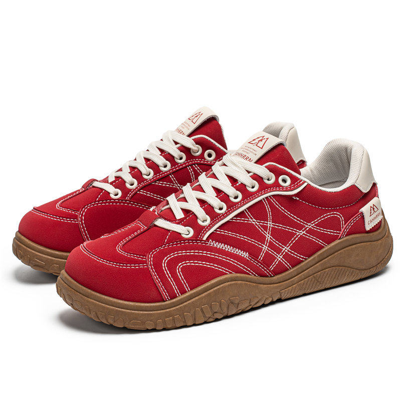 Giày sneaker nam cổ thấp mũi tròn rộng form Đức, đế bằng gót thấp 1–3 cm, dây buộc, phối màu trơn — Z8822 màu đỏ, Z8822 thẻ trắng, Z8822 thẻ đen