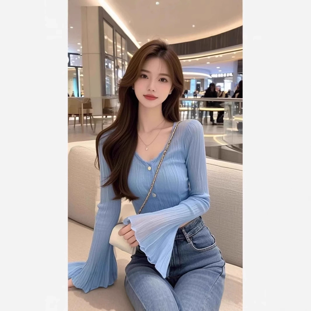 Женский топ Pure Desire Style с v-образным вырезом и расклешенными рукавами, весенне-осенний нишевый дизайн, облегающая короткая синяя рубашка.