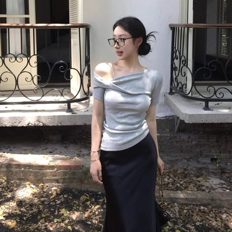 Gray Slant Collar Off-Shoulder Twist Short-Sleeved T-Shirt for Women Summer Pure Lust Sexy Sexy Design Niche Slim Top