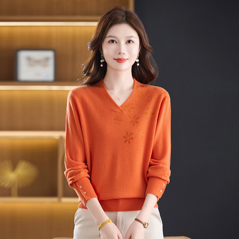 新款秋冬羊毛衫时尚v领羊毛毛衣洋气中年妈妈针织衫100%绵羊毛，女装针织衫/毛衣，妃慕昵服饰