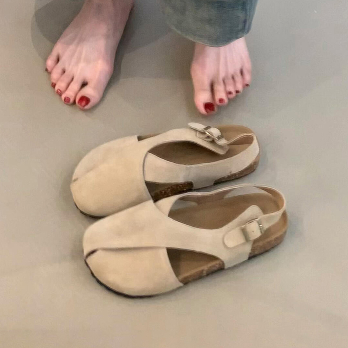 Versión de piel de oveja ~ Nuevas sandalias planas de cuero esmerilado de punta redonda con hebilla de una palabra para mujer