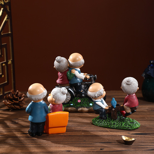 Creative Grandpa and Grandma Resin Figurine Bar Cabinet Home Desk Decorative Item Golden Anniversary Gift Elderly Gift