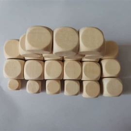 骰子、筹码;木质工艺品;游戏棋