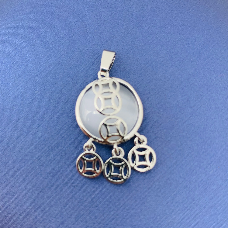 百種類のペンダントは心のままにファッションの経典を配合します。カップルの美しいペンダントは親友のアクセサリーを送ります。