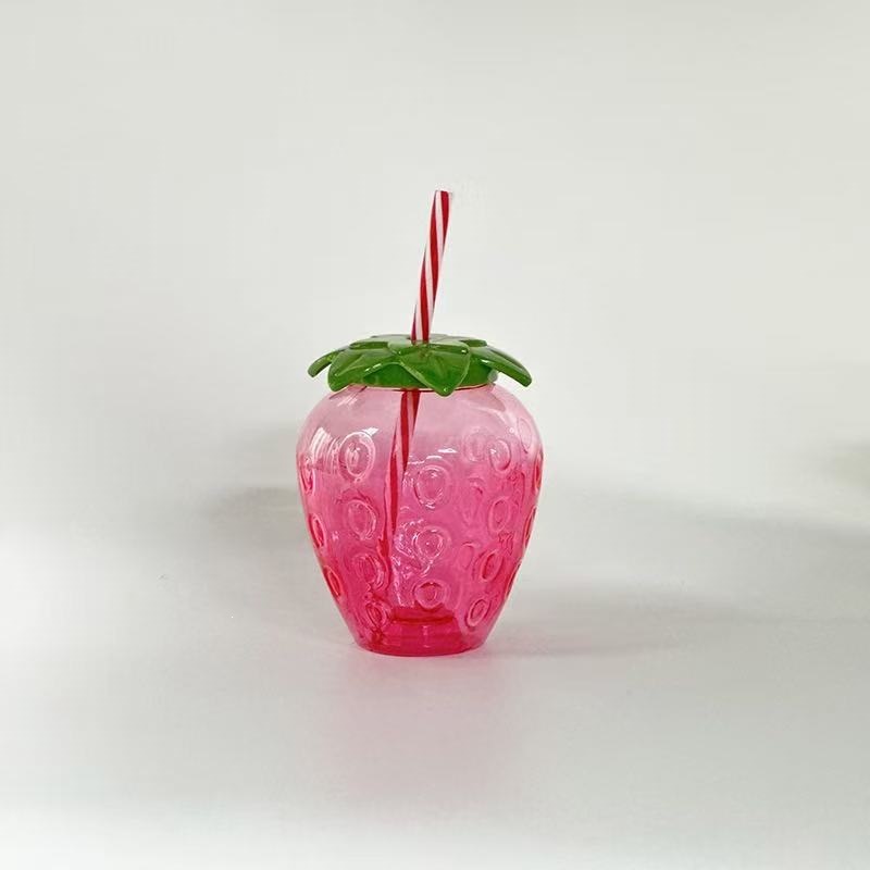Fábrica directa en línea popularidad explosiva PET500ML taza de fresa viento taza de piña de dibujos animados taza de frutas de paja creativa taza