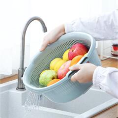 野菜を洗う盆の二重のプラスチックのかごの水たまりの大きいサイズの果物のたらいの客間の家庭用の台所の野菜を洗うかごの果物のかごを洗います。