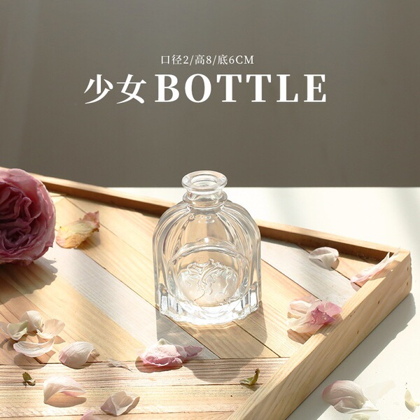 Retro light luxury relief transparent French mini glass vase living…