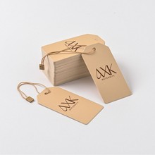 现代时尚纸卡插卡吊牌数码印刷服装吊牌打孔异形标牌设计厂家批发