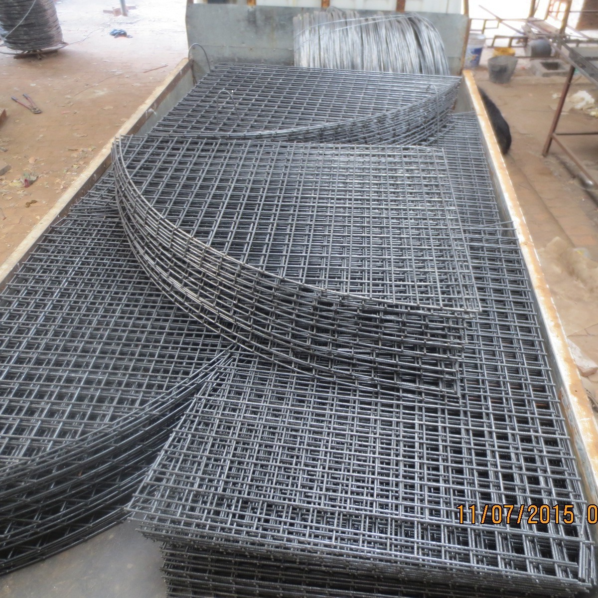 供应异形网片 不锈钢网筐网篮 弧形铁网 扇形镀锌铁丝网笼生产厂