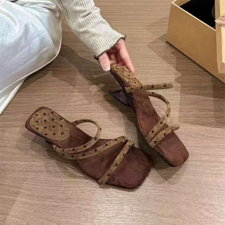 Explosión de estilo francés 2026 nuevo verano de una línea de sandálias de mujer tacones gruesos de moda casual zapatillas de dedos desnudos mujeres image 6