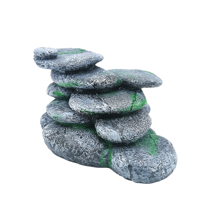 La tortuga del acuario trepa a la plataforma, la mascota trepa para evitar el agujero, la plataforma de secado, la artesanía de resina, el paisaje de guijarros, la decoración, la casa de refugio