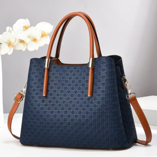 �����ba�ٴ�б���n��б������ԕr�г��μ�����s̨��Ů��bags