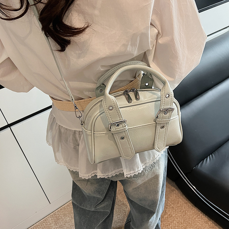 Bolso de bolos portátil para mujer 2025 nuevo bolso de almohada de nicho coreano de moda bolso de mensajero de hombro con ins de todo fósforo