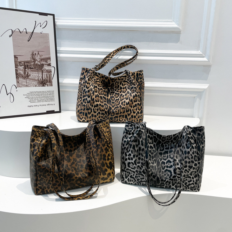 Otoño e invierno bolso de gran capacidad 2024 nuevo estilo de ropa lenta bolso de mujer bolso de mano bolso de hombro estampado de leopardo bolso especial
