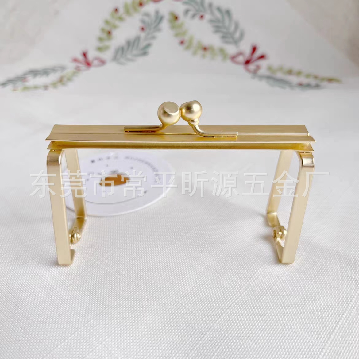 供应各款发财铰零钱包铰 金色手机包五金配件