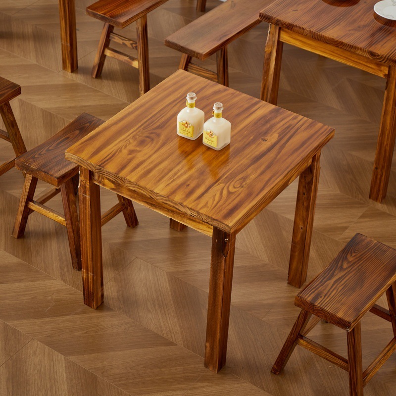 60*60 Один стол и два табурета-седла.