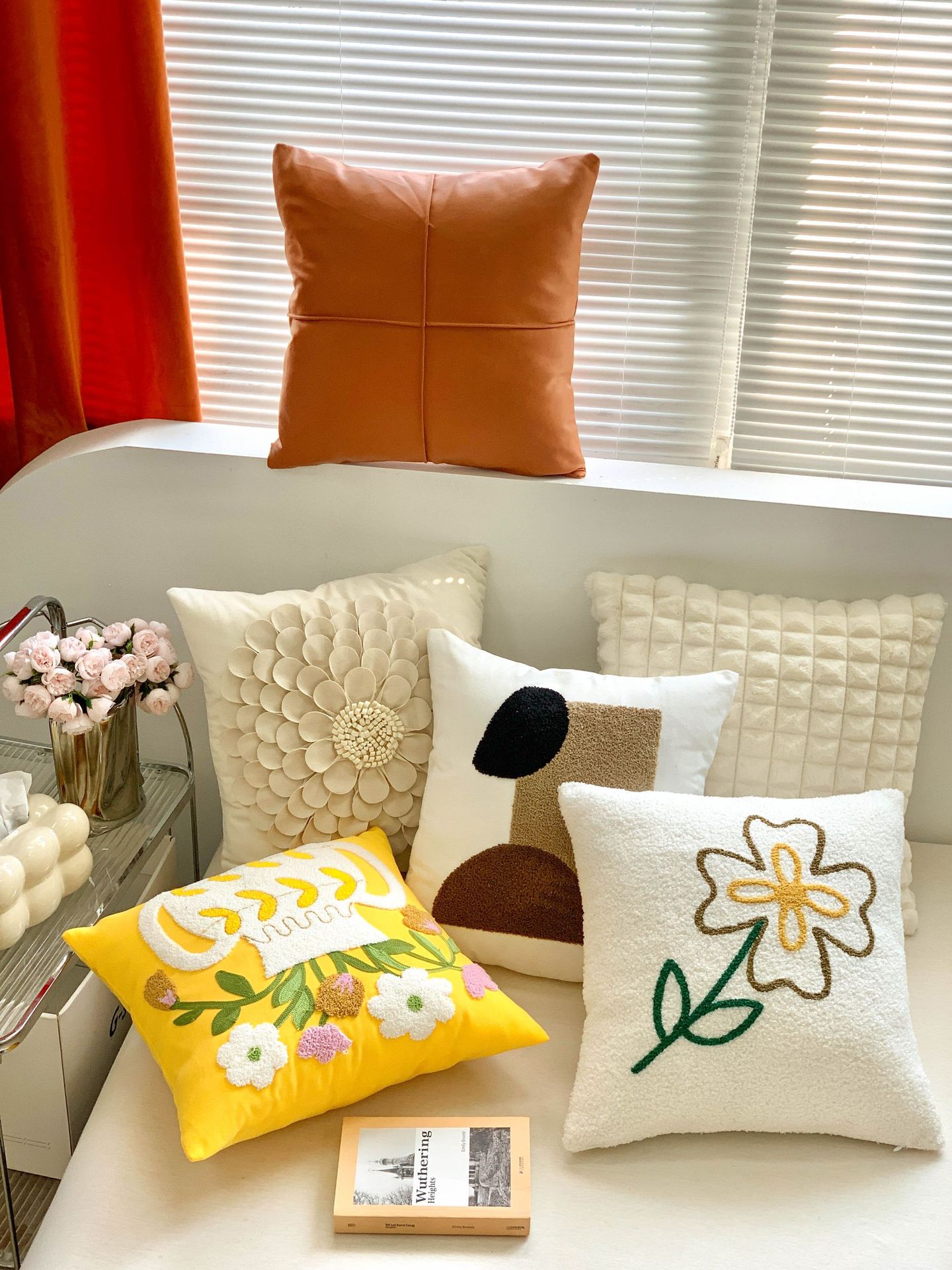 400g Weight throw pillow Home Textiles & Decor Type Plush Material Flower Pattern Cute, Pastoral Style Cute Pastoral Flower Plush Throw Pillow 无