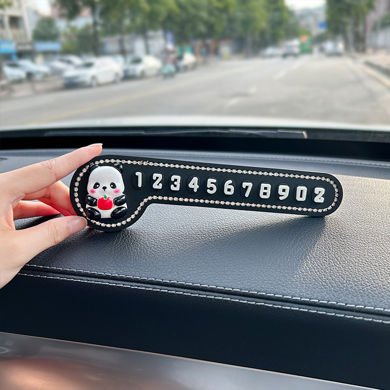 Espacio de estacionamiento temporal del automóvil, número de matrícula móvil, placa de estacionamiento, bricolaje, nueva chica linda creativa, teléfono móvil en el automóvil