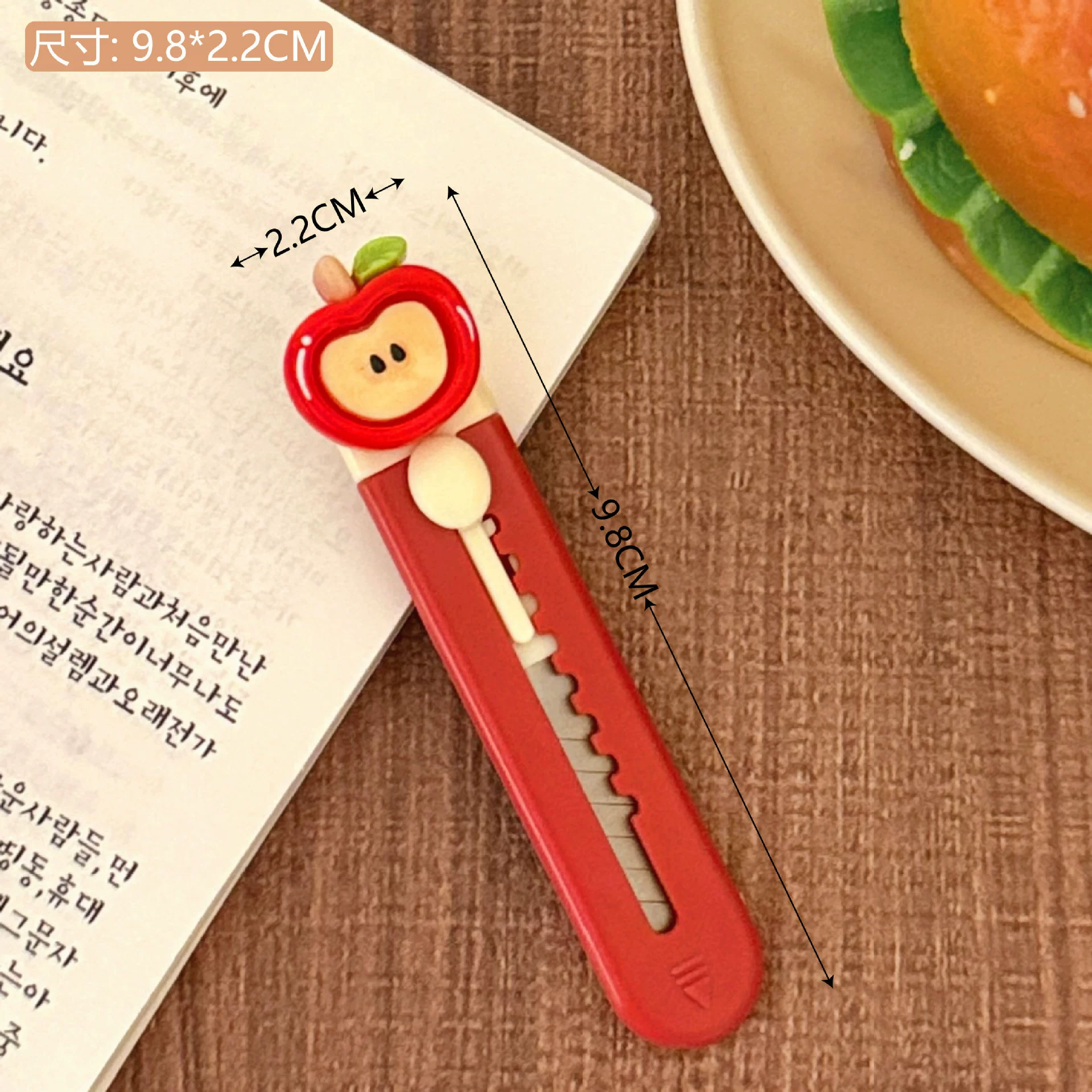 Utility Knife (Mini Wai) Cat-Paw Design, Retractable Blade, Compact 9.2 cm