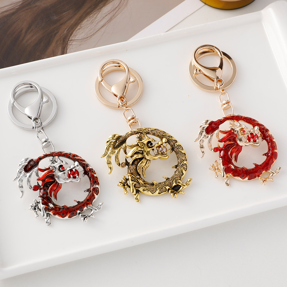 Nuevo retro doce Zodiaco dragón broche llavero de doble uso animal dragón año suerte regalo al por mayor