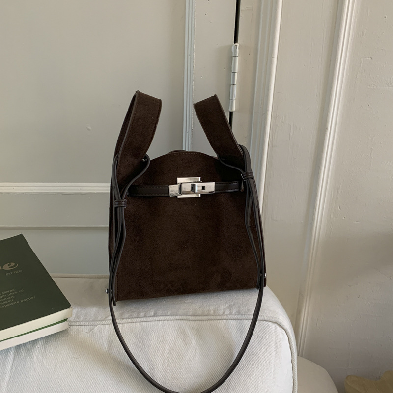 Nicho coreano Zhong esmerizado bolso de cubo de viaje mujer otoño / invierno 2025 nueva moda versátil bolso de hombro