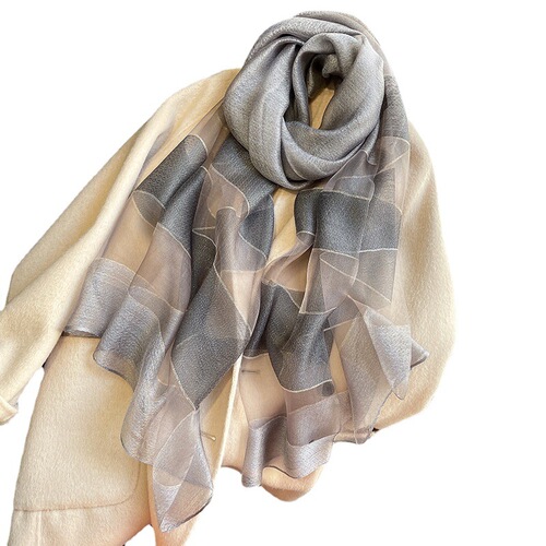  Korean version of the new contrasting color warm scarf, fashionable and stylish gift giving, long shawl, silk blended scarf for women