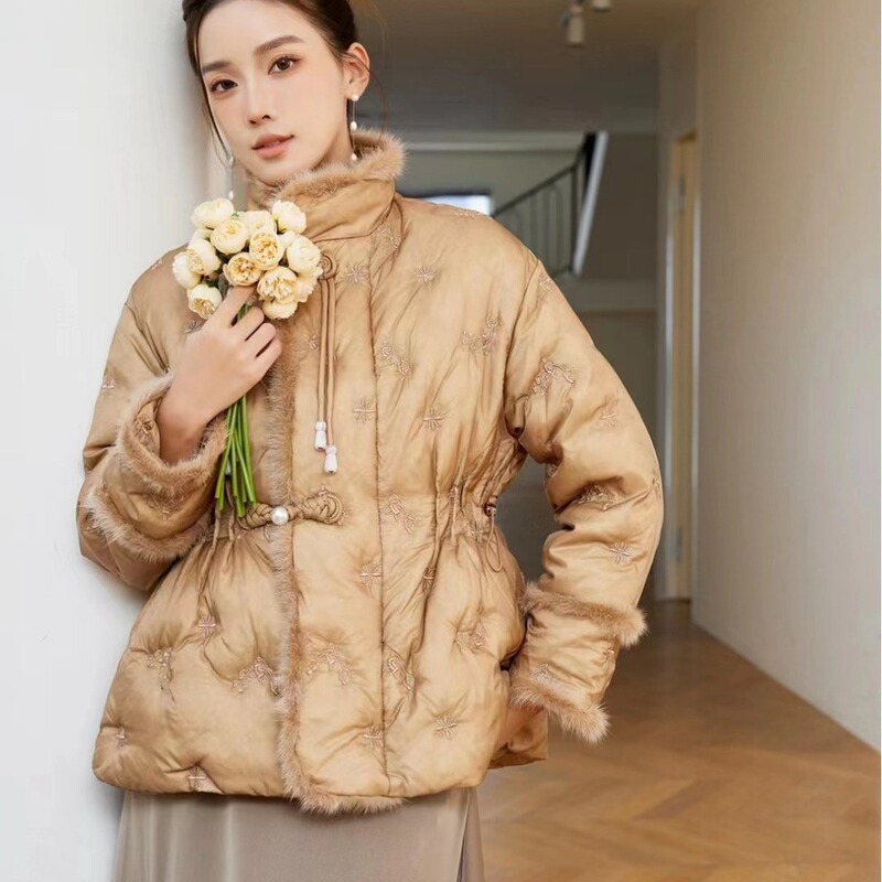 Chinese Style down Jacket for Women 2025 Winter New Style Embroidered Mink Fur Stand Collar Exquisite Lace Buckle 90 White Duck down