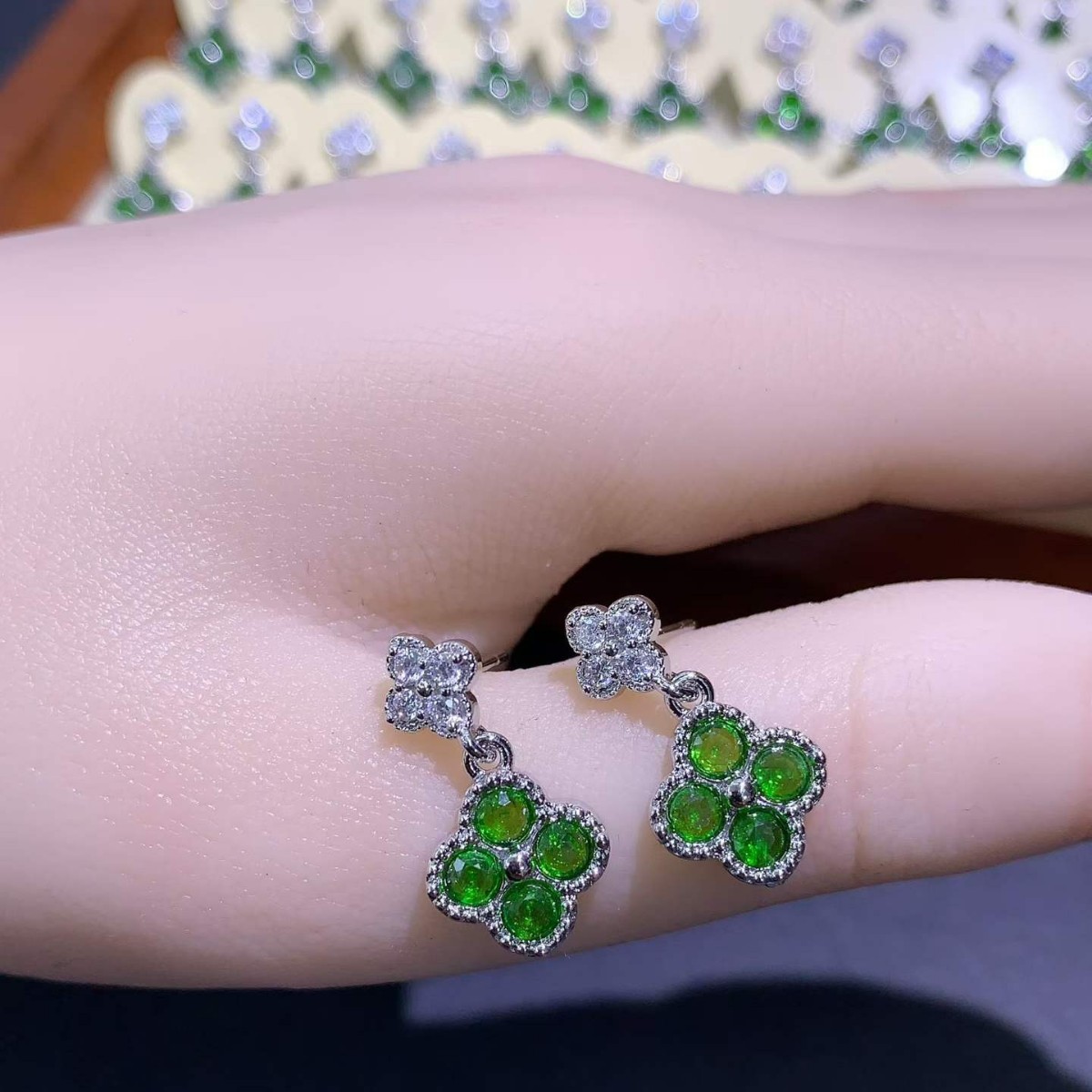 Wholesale natural diopside inlaid four-leaf clover earrings, simple and versatile design, popular cross-border sales, direct from the manufacturer