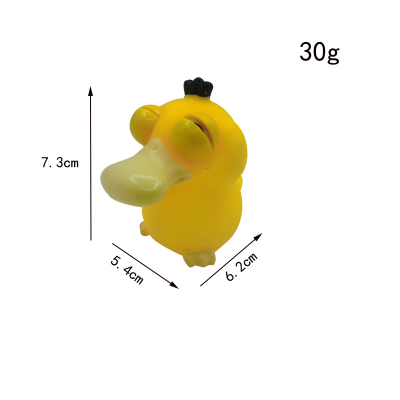 눈을 가늘게 뜨고 있는 오리