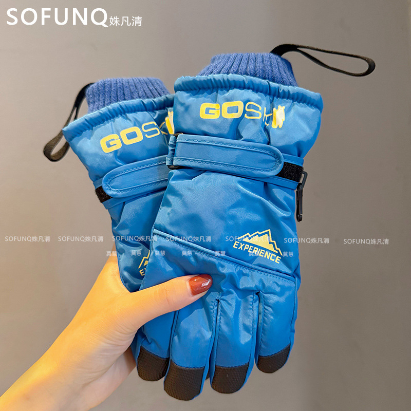 파란색 아동복 (6-12세)