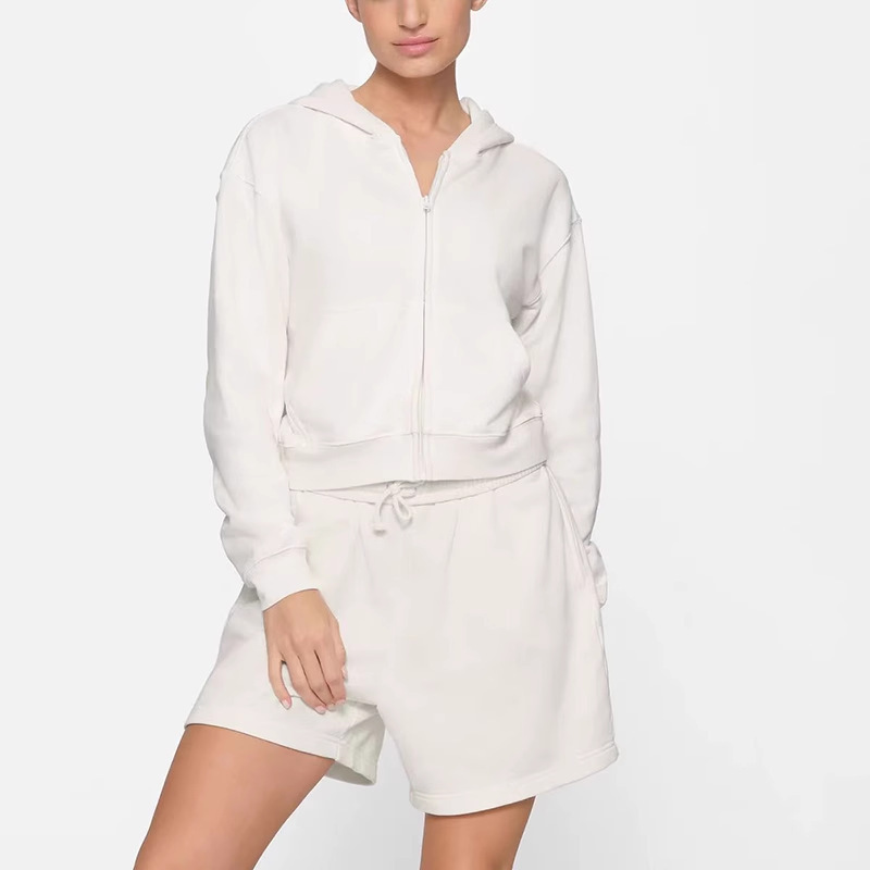 SKIMSカーダシアンと同じフレンチterry zip hoodieの帽子付きショートタイプ|undefined