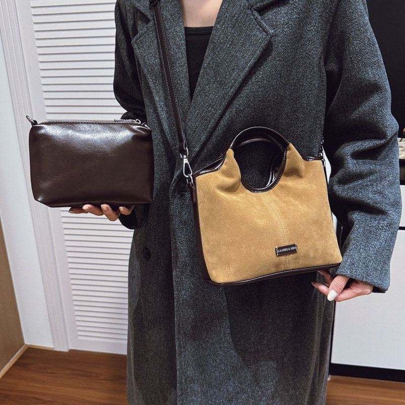 Transfronterizo de seda bolso de cubo portátil de invierno para mujeres 2025 nuevo estilo de alta sensación bolso de hombro bolso de mochila versátil