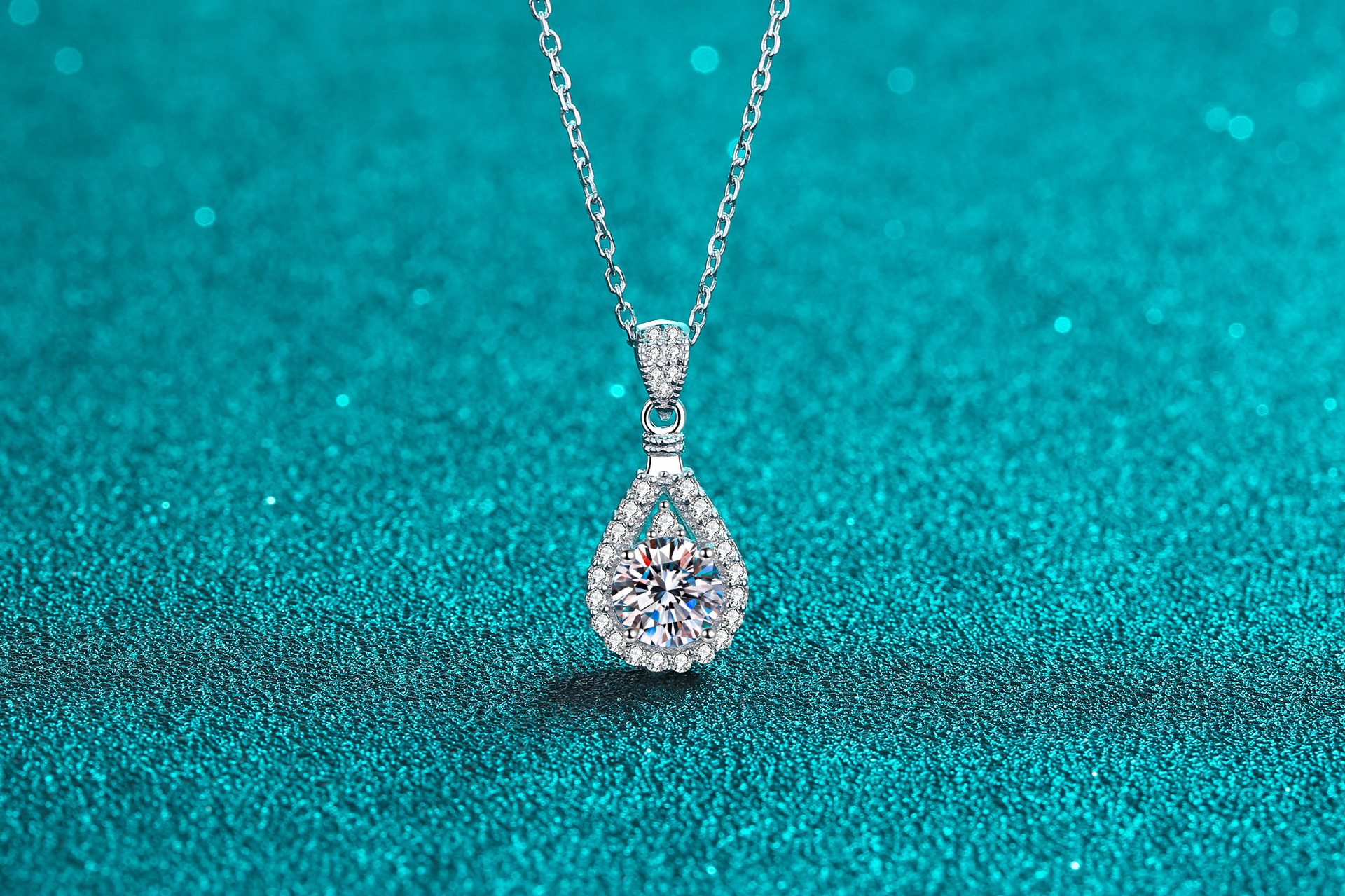4g Weight Moissanite, Zircon Inlay Material 925 Sterling Silver Moissanite Zircon Cable Chain GRA Plating Inlay Water Droplets Pendant Necklace