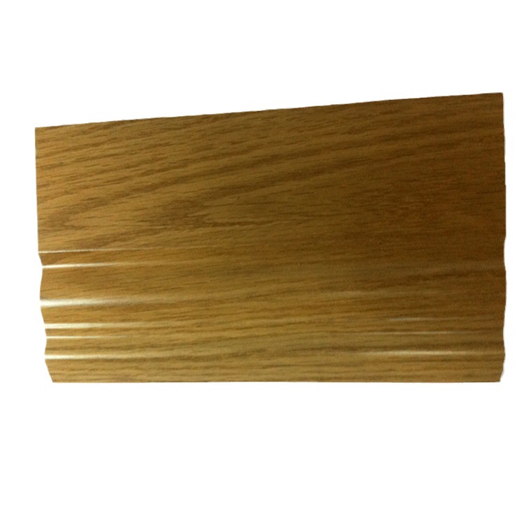 Los fabricantes proporcionan zócalos MDF de caucho rojo, accesorios de piso tridimensionales cóncavos y convexos
